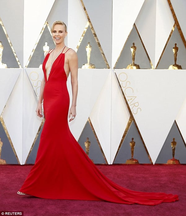 charlize-theron-red-carpet-rumba